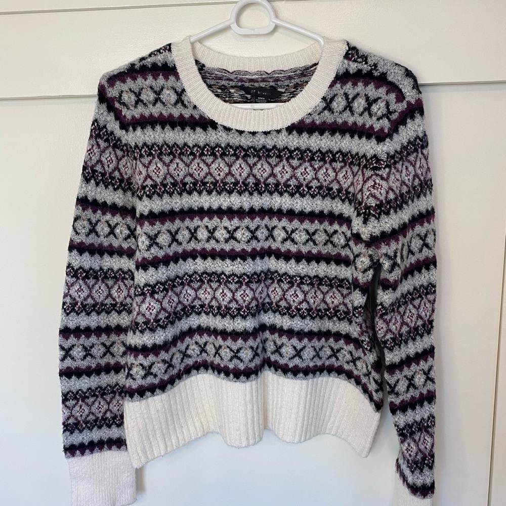 American eagle sweater: purple black and white. Super good condition
